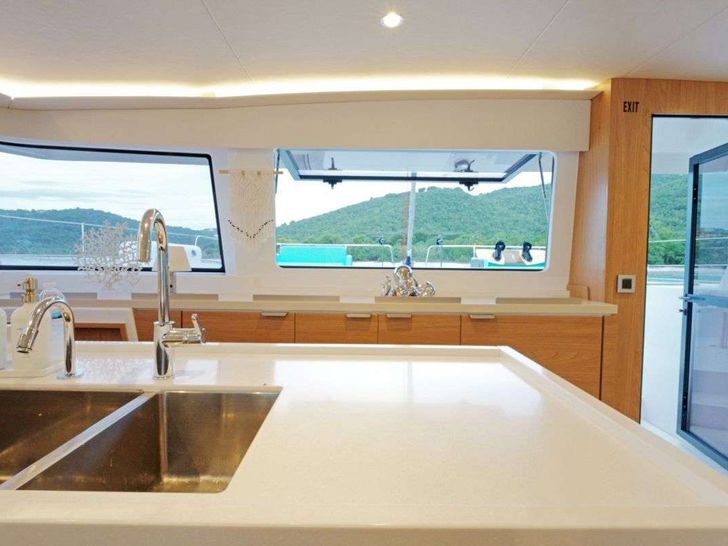 LEGASEA Bali 5.4 - galley LEGASEA Bali 5.4 - galley