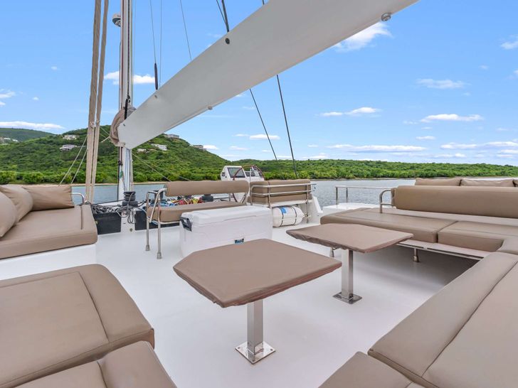 SOME KIND OF WONDERFUL Fountaine Pajot Victoria 67 - flybridge SOME KIND OF WONDERFUL Fountaine Pajot Victoria 67 - flybridge