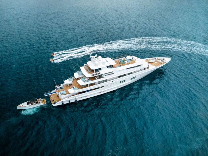 CORAL OCEAN - Lurssen 239 ft.,master cabin