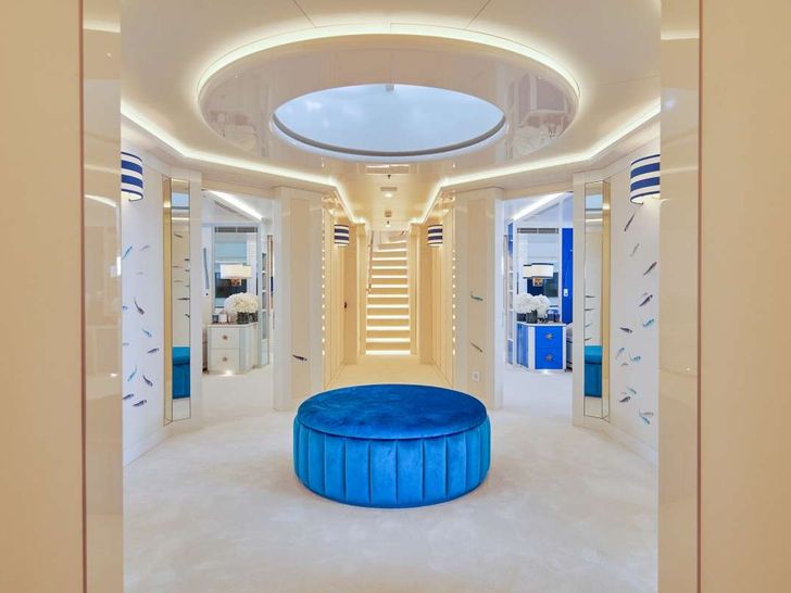 CORAL OCEAN - Lurssen 239 ft.,guest cabin foyer CORAL OCEAN - Lurssen 239 ft.,guest cabin foyer