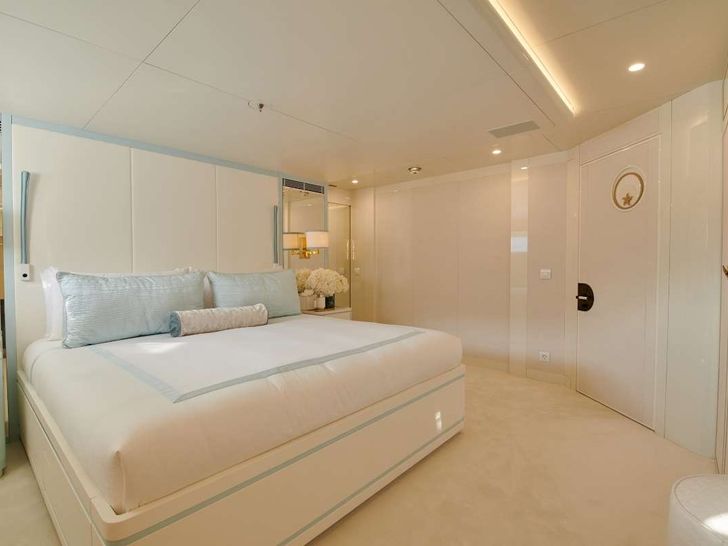 CORAL OCEAN - Lurssen 239 ft.,guest cabin 2