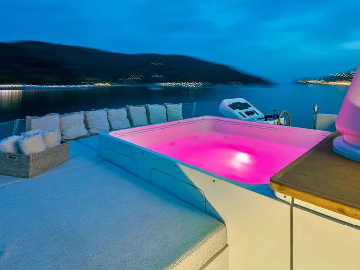 ANYTHING GOES V - San Lorenzo 34 m,jacuzzi at night ANYTHING GOES V - San Lorenzo 34 m,jacuzzi at night
