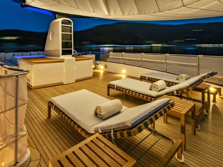 ANYTHING GOES V - San Lorenzo 34 m,flybridge sun beds ANYTHING GOES V - San Lorenzo 34 m,flybridge sun beds
