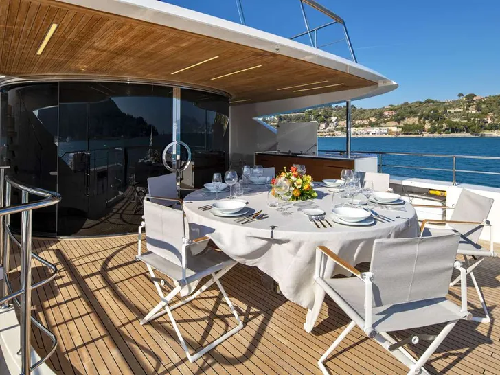 ANYTHING GOES V - San Lorenzo 34 m,aft alfresco dining area ANYTHING GOES V - San Lorenzo 34 m,aft alfresco dining area