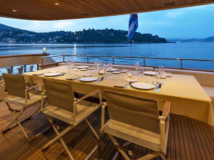 ANYTHING GOES V - San Lorenzo 34 m,alfresco dining area at night ANYTHING GOES V - San Lorenzo 34 m,alfresco dining area at night