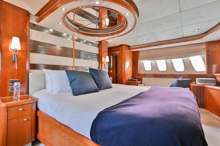 Charter Yacht AQUA ALBERTI - Sunseeker 82 - 3 Cabins -