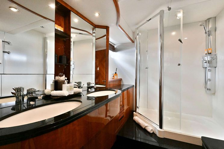 Charter Yacht AQUA ALBERTI - Sunseeker 82 - 3 Cabins -