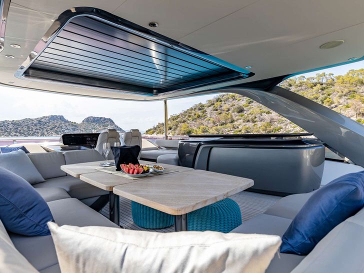 VISTA Princess Y85 - flybridge seating and dining area VISTA Princess Y85 - flybridge seating and dining area