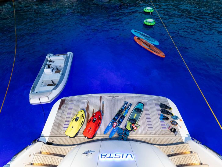 VISTA Princess Y85 - water toys at night VISTA Princess Y85 - water toys at night