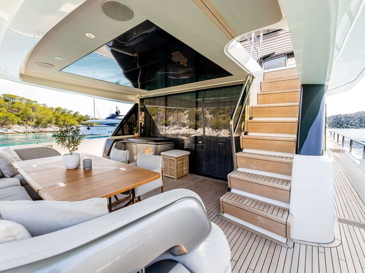 VISTA Princess Y85 - aft deck VISTA Princess Y85 - aft deck