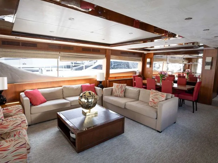 PRAYING FOR OVERTIME Princess UK 85 - saloon PRAYING FOR OVERTIME Princess UK 85 - saloon