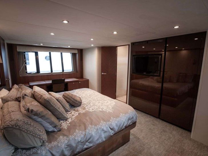 PRAYING FOR OVERTIME Princess UK 85 - master cabin bed PRAYING FOR OVERTIME Princess UK 85 - master cabin bed