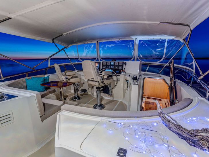 TIMELESS - Flybridge TIMELESS - Flybridge