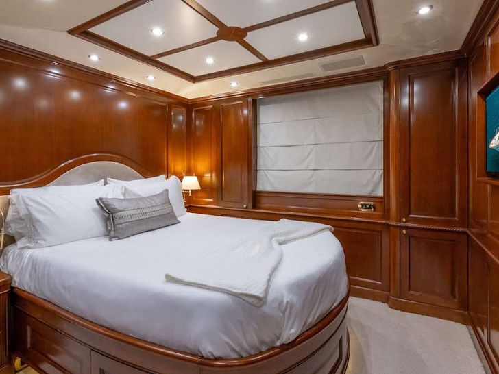 NAMASTE - Benetti 121,VIP queen cabin 2