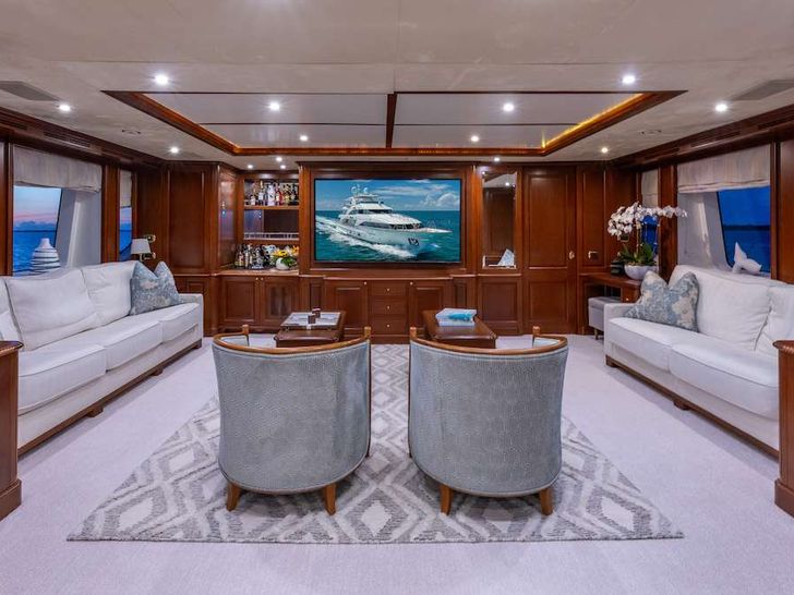 NAMASTE - Benetti 121,sky lounge with tv