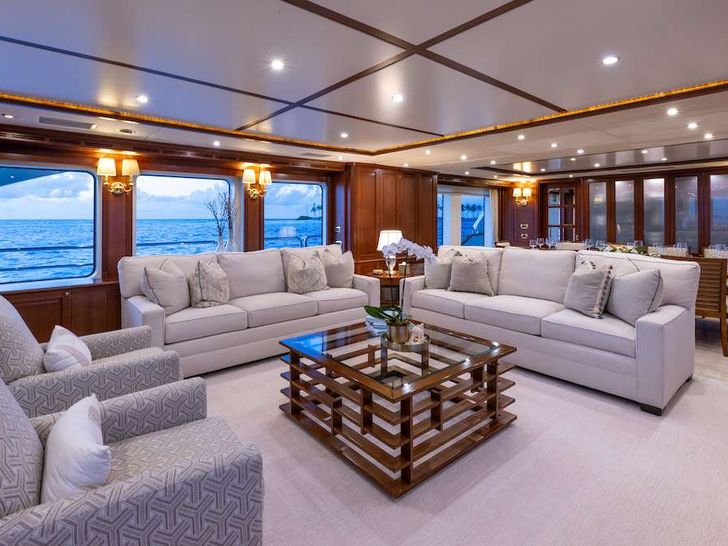 NAMASTE - Benetti 121,main saloon