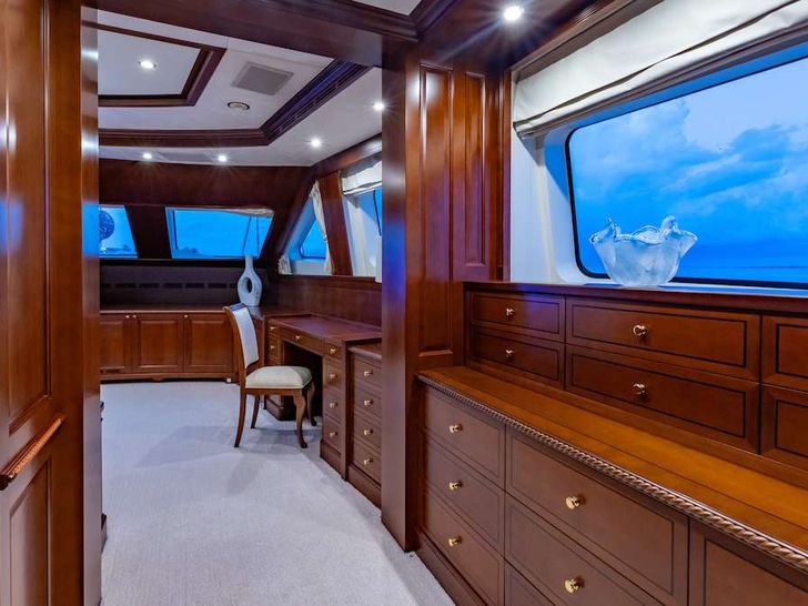 NAMASTE - Benetti 121,master cabin entrance