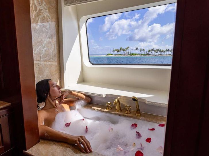 NAMASTE Benetti 121 - master cabin bath tub NAMASTE Benetti 121 - master cabin bath tub