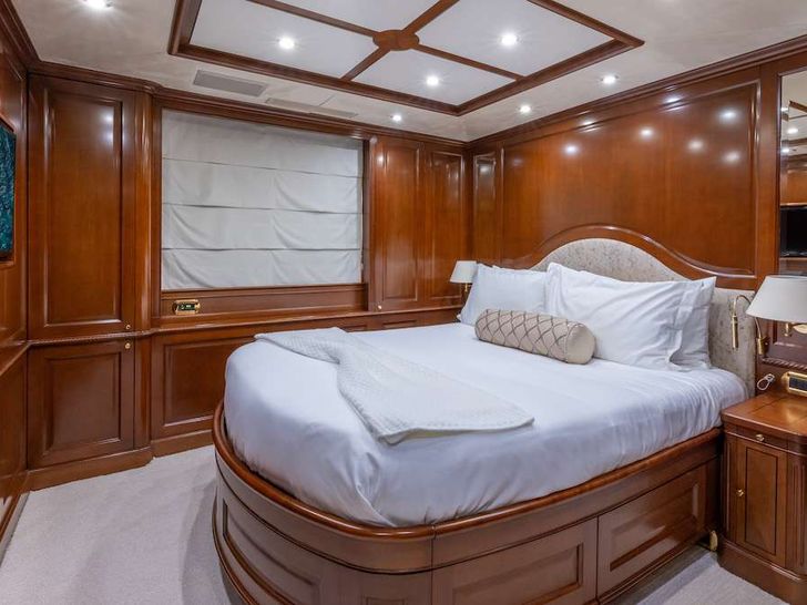 NAMASTE - Benetti 121,VIP queen cabin 1