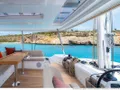 VALINOR Lagoon 55 - flybridge seating and dining VALINOR Lagoon 55 - flybridge seating and dining