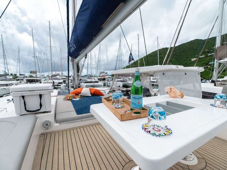 ABBY NORMAL TO Leopard 50 - flybridge table ABBY NORMAL TO Leopard 50 - flybridge table