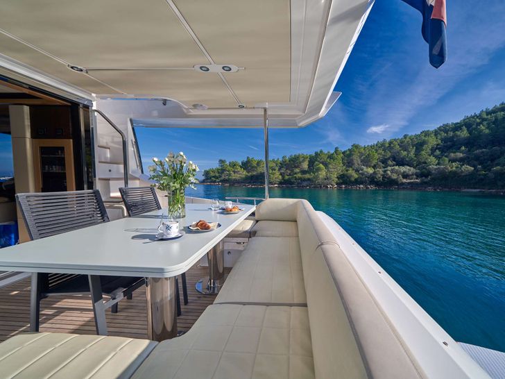RELAX OF CROATIA Azimut 72 Fly - aft dining RELAX OF CROATIA Azimut 72 Fly - aft dining