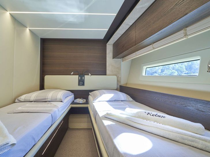 RELAX OF CROATIA Azimut 72 Fly - twin cabin RELAX OF CROATIA Azimut 72 Fly - twin cabin