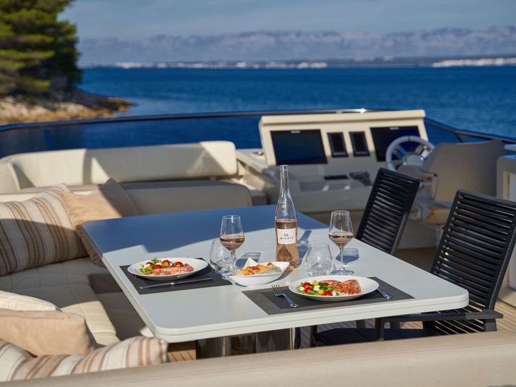 RELAX OF CROATIA Azimut 72 Fly - flybridge dining RELAX OF CROATIA Azimut 72 Fly - flybridge dining