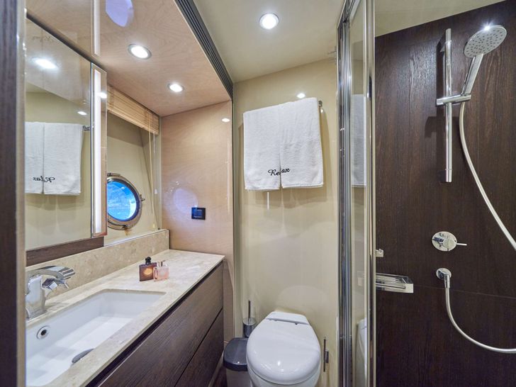 RELAX OF CROATIA Azimut 72 Fly - master cabin bathroom RELAX OF CROATIA Azimut 72 Fly - master cabin bathroom