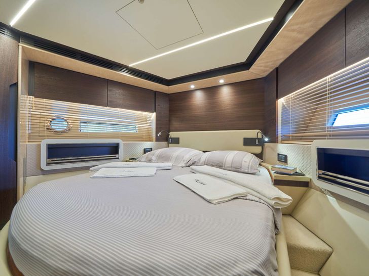 RELAX OF CROATIA Azimut 72 Fly - VIP cabin 2 RELAX OF CROATIA Azimut 72 Fly - VIP cabin 2