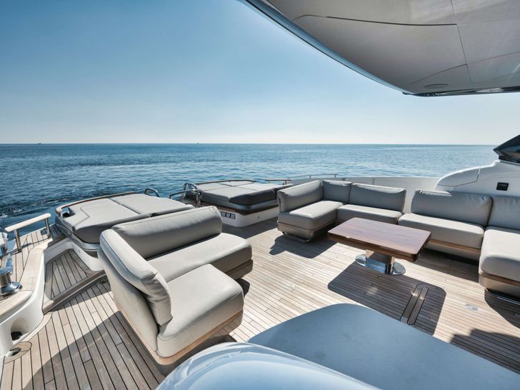 HOOKED HER Princess V78 - aft deck HOOKED HER Princess V78 - aft deck
