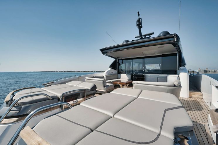 Charter Yacht HOOKED HER - Princess V78 - 3 Cabins - Nassau - Exumas - Bahamas