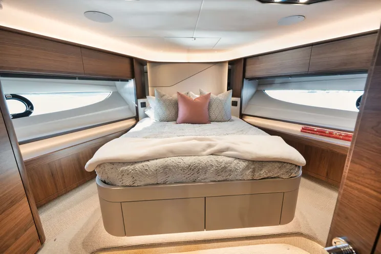 Charter Yacht HOOKED HER - Princess V78 - 3 Cabins - Nassau - Exumas - Bahamas