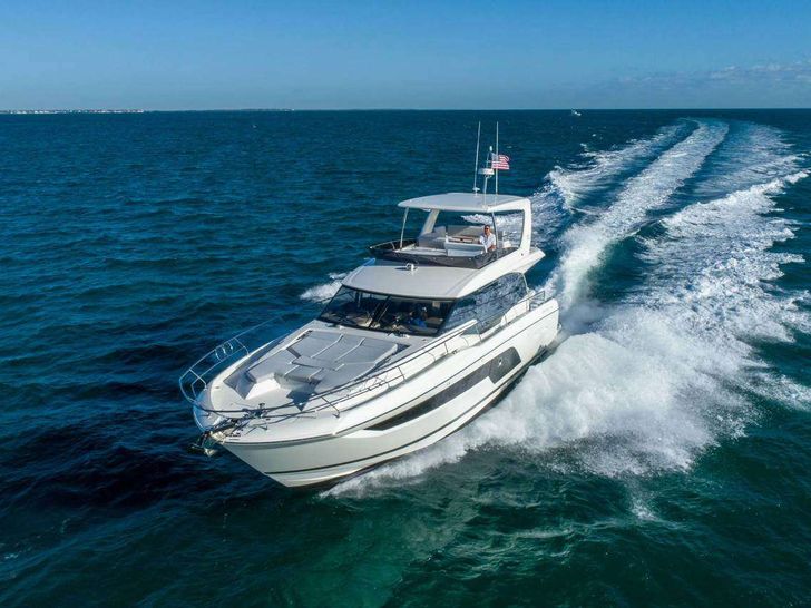 PRESTIGE 590 SHAFT Jeanneau Prestige 590 Fly - bow view PRESTIGE 590 SHAFT Jeanneau Prestige 590 Fly - bow view
