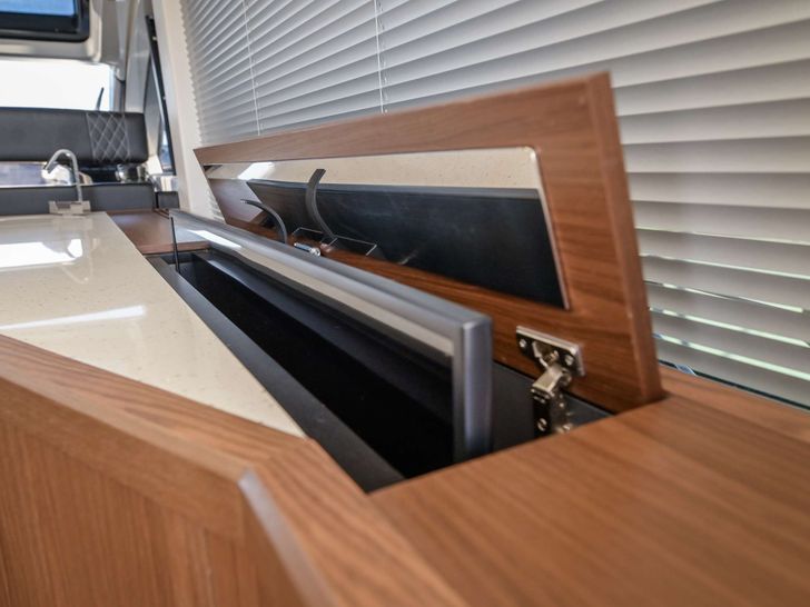 X Sunseeker Predator 50 - TV X Sunseeker Predator 50 - TV