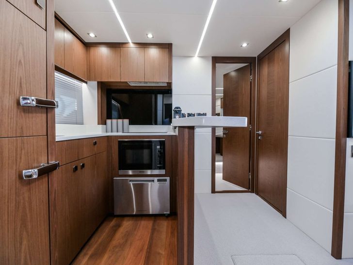 X Sunseeker Predator 50 - galley X Sunseeker Predator 50 - galley