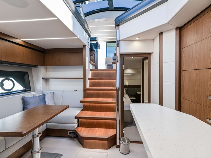 X Sunseeker Predator 50 - staircase X Sunseeker Predator 50 - staircase