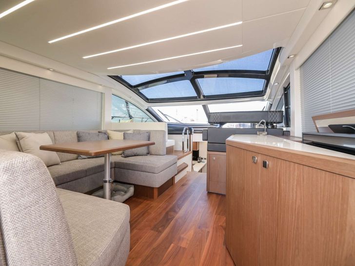 X Sunseeker Predator 50 - interior X Sunseeker Predator 50 - interior
