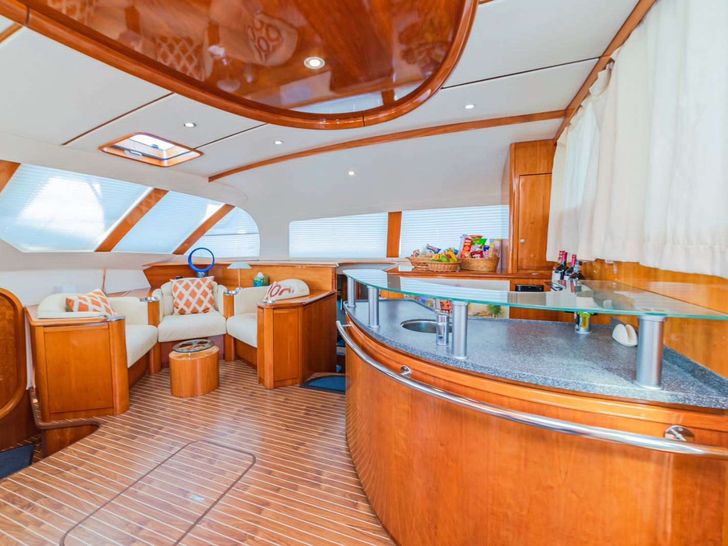 LADY MARIGOT Privilege Alliaura Marine Group 58 - seating and bar area LADY MARIGOT Privilege Alliaura Marine Group 58 - seating and bar area