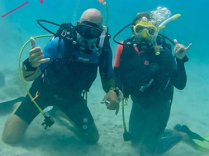 NOVA Robertson and Caine 43 - scuba diving NOVA Robertson and Caine 43 - scuba diving