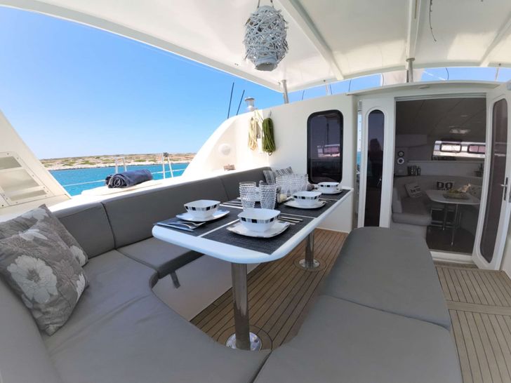 NOVA Robertson and Caine 43 - aft deck dining set up NOVA Robertson and Caine 43 - aft deck dining set up