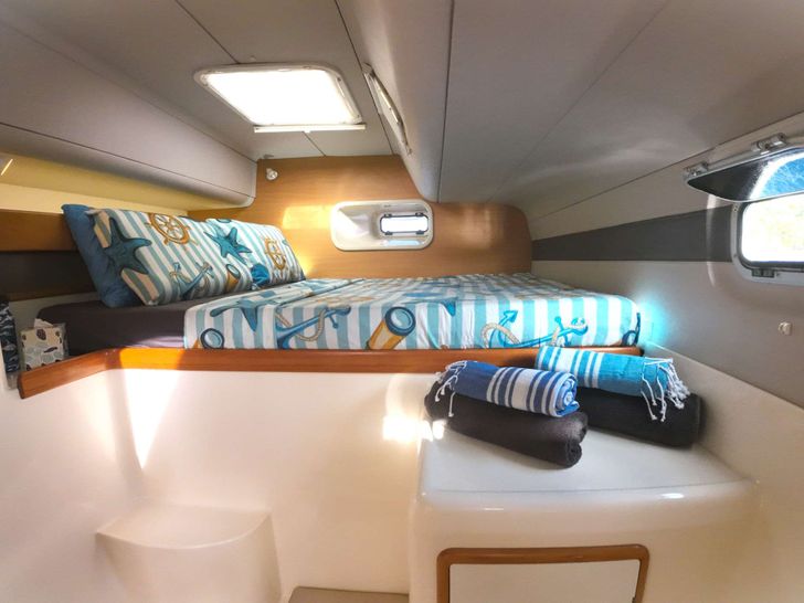 NOVA Robertson and Caine 43 - cabin 1 NOVA Robertson and Caine 43 - cabin 1