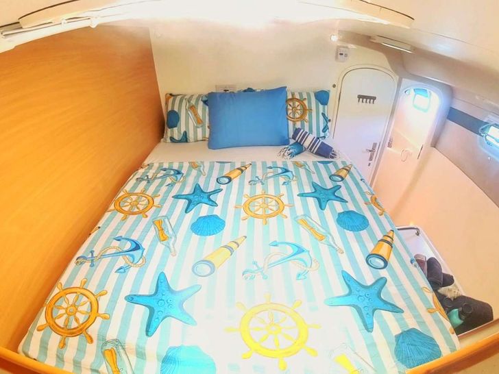 NOVA Robertson and Caine 43 - cabin 3 NOVA Robertson and Caine 43 - cabin 3