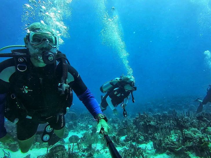 NOVA Robertson and Caine 43 - scuba diving NOVA Robertson and Caine 43 - scuba diving