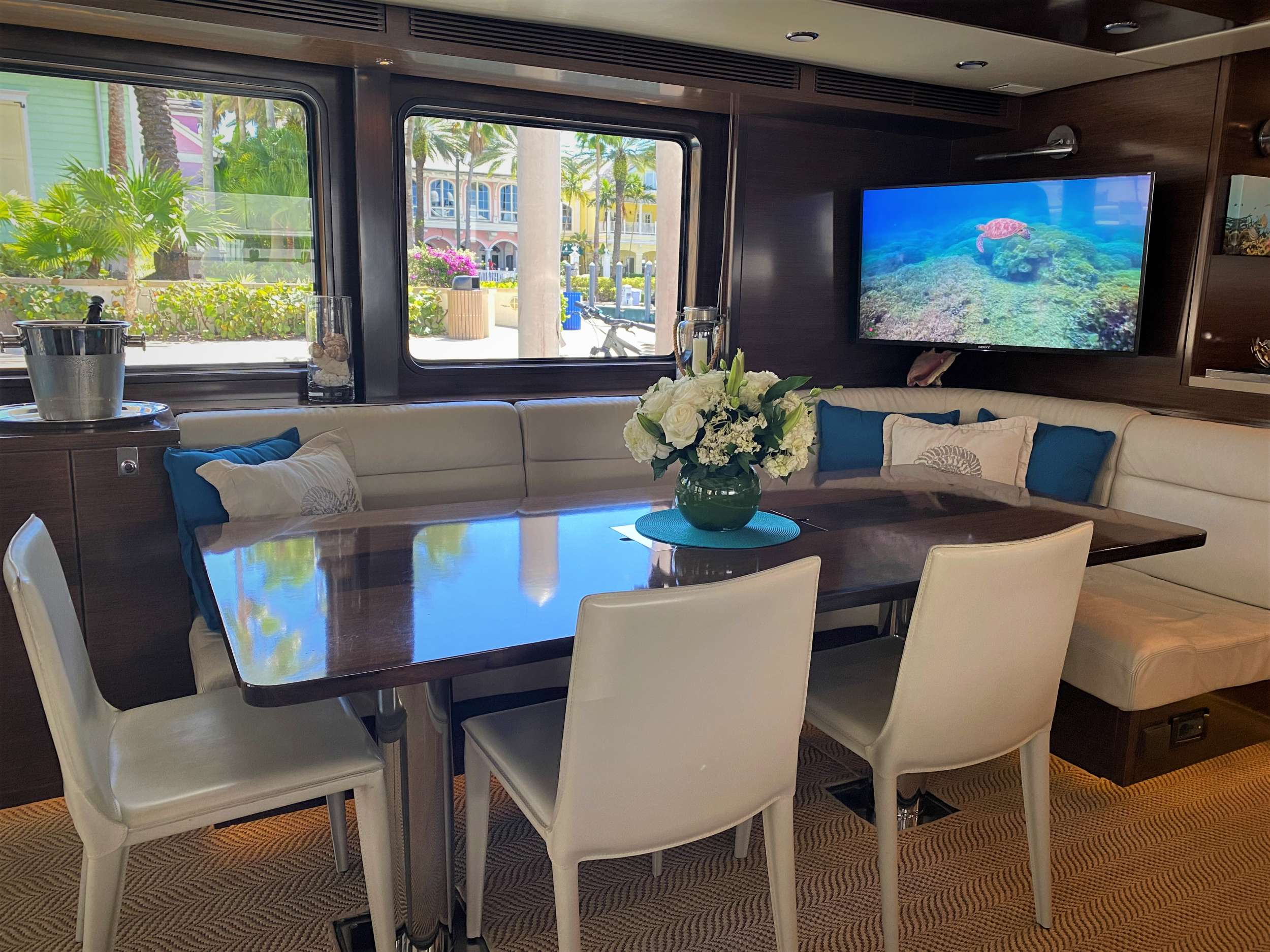 AMMONITE Nordhavn Custom 23m - indoor dining area