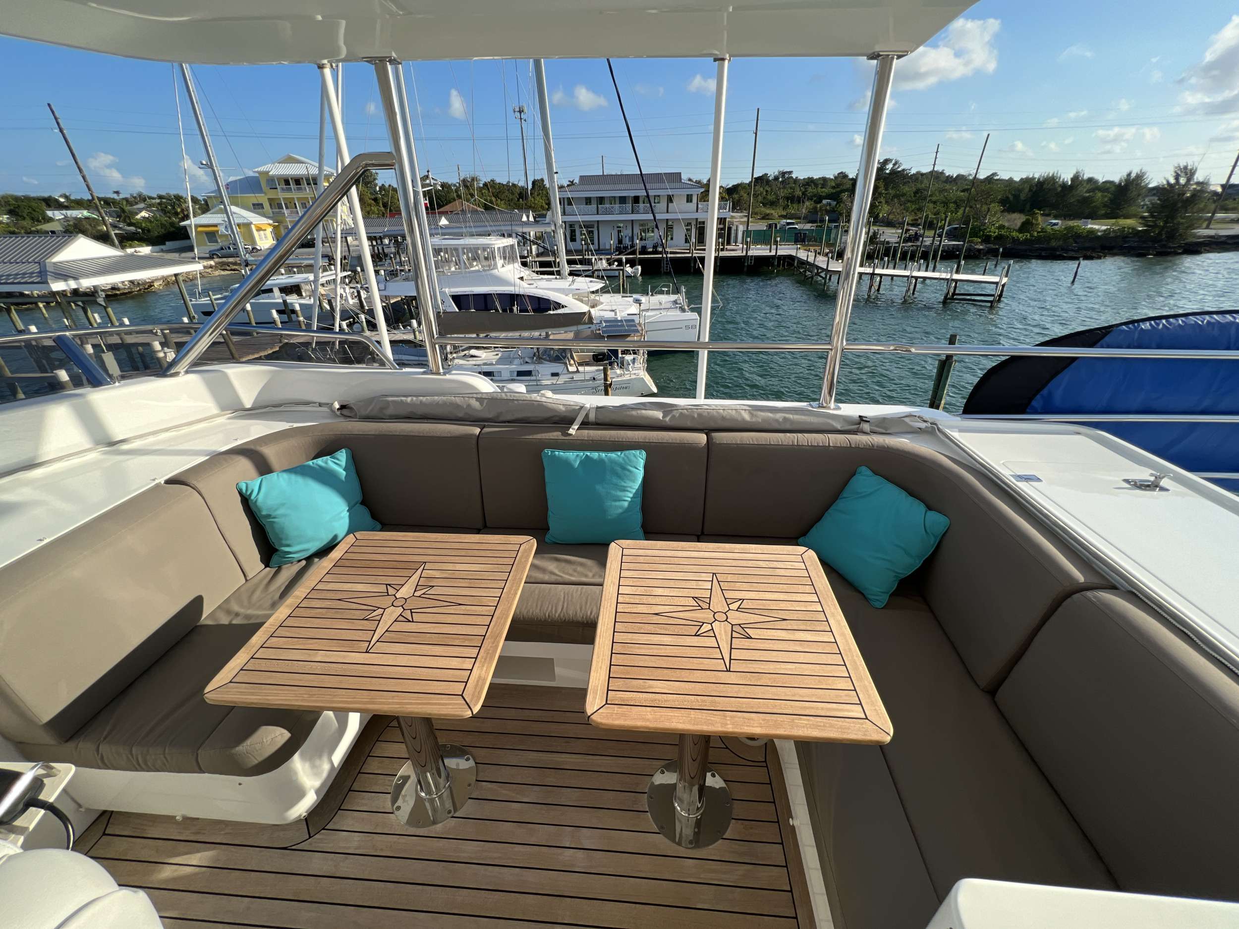 AMMONITE Nordhavn Custom 23m - alfresco lounge