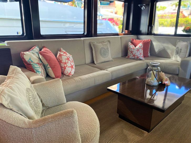 AMMONITE Nordhavn Custom 23m - main saloon lounge AMMONITE Nordhavn Custom 23m - main saloon lounge