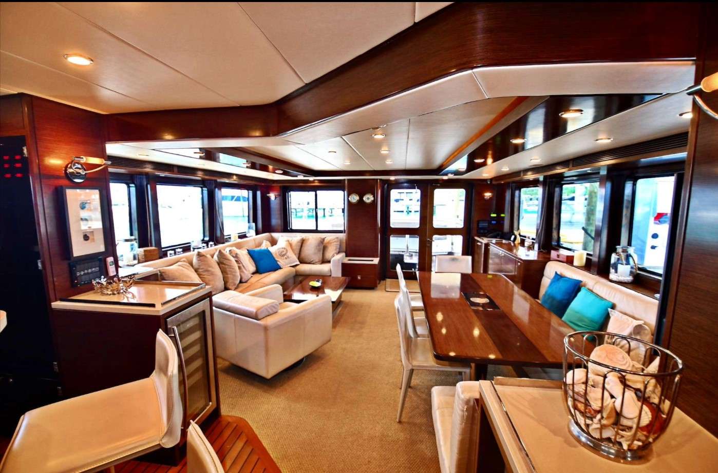 AMMONITE Nordhavn Custom 23m - main saloon