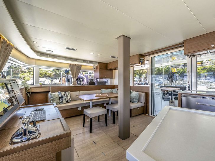 TAMIRO Lagoon 52 - interior TAMIRO Lagoon 52 - interior