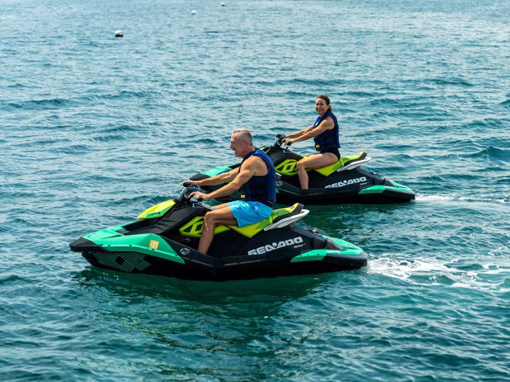 CORAGGIO - Playing with the Water Toys! CORAGGIO - Playing with the Water Toys!